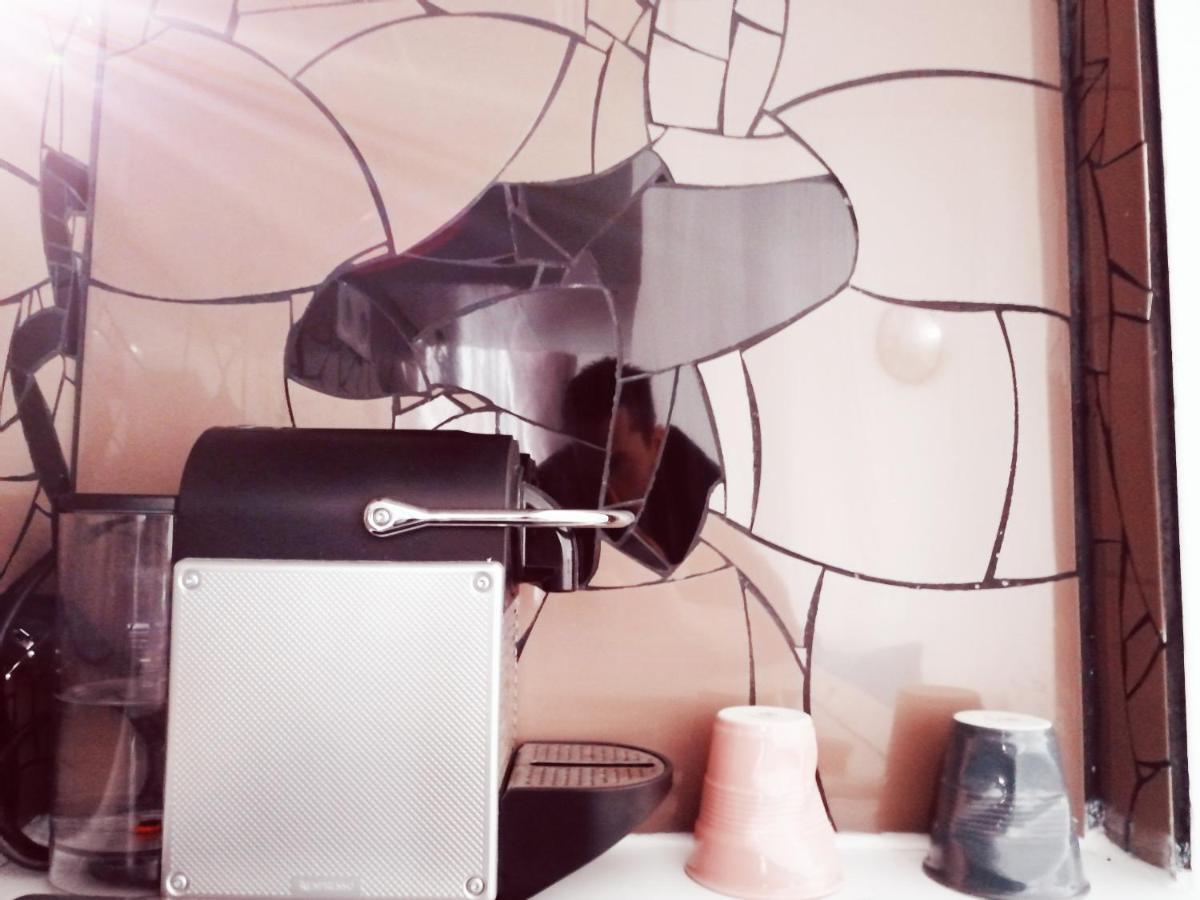 Studio Situe Dans Un Quartier Calme Et Residentiel A Montrouge A Seulement 2 Minutes Du Metro Buitenkant foto