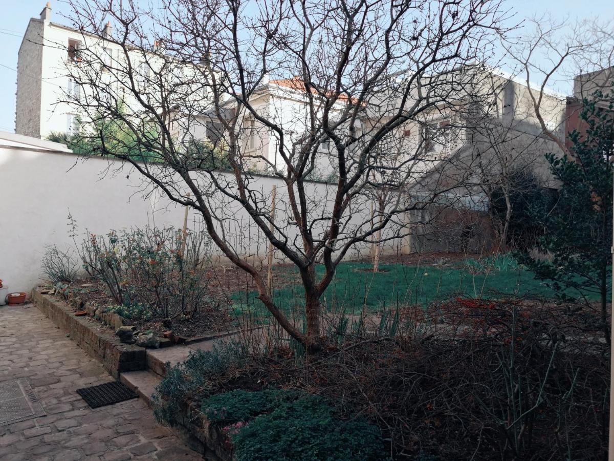 Studio Situe Dans Un Quartier Calme Et Residentiel A Montrouge A Seulement 2 Minutes Du Metro Buitenkant foto